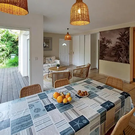 Casa de Férias 3 Bedroom Gorgeous In Andernos-les-Bains